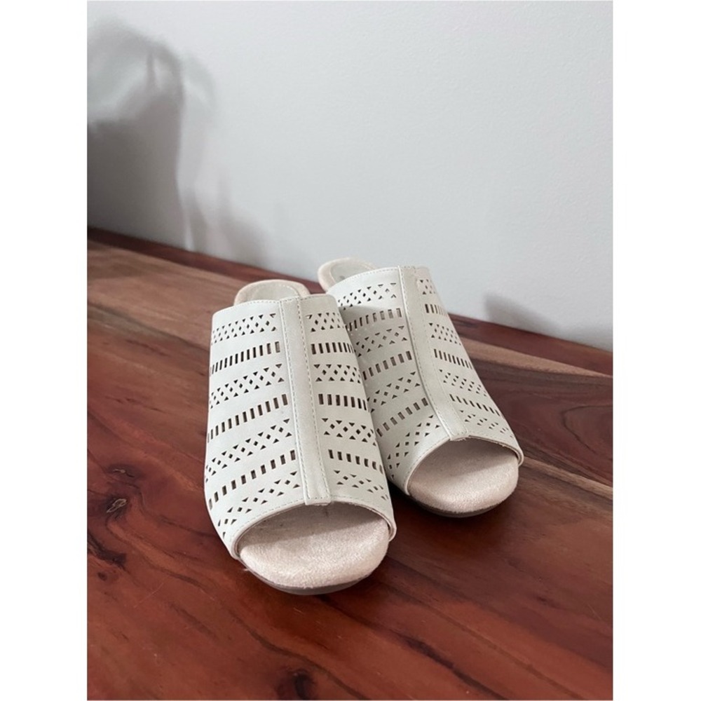 Croft & Barrow Ivory Laser Cut Wedge Sandals Ortholite Eco Slides Womens 7.5 M - Picture 7 of 7